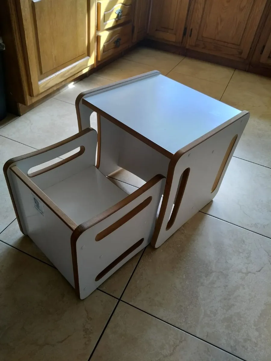 Toddler table and chair - Image 3