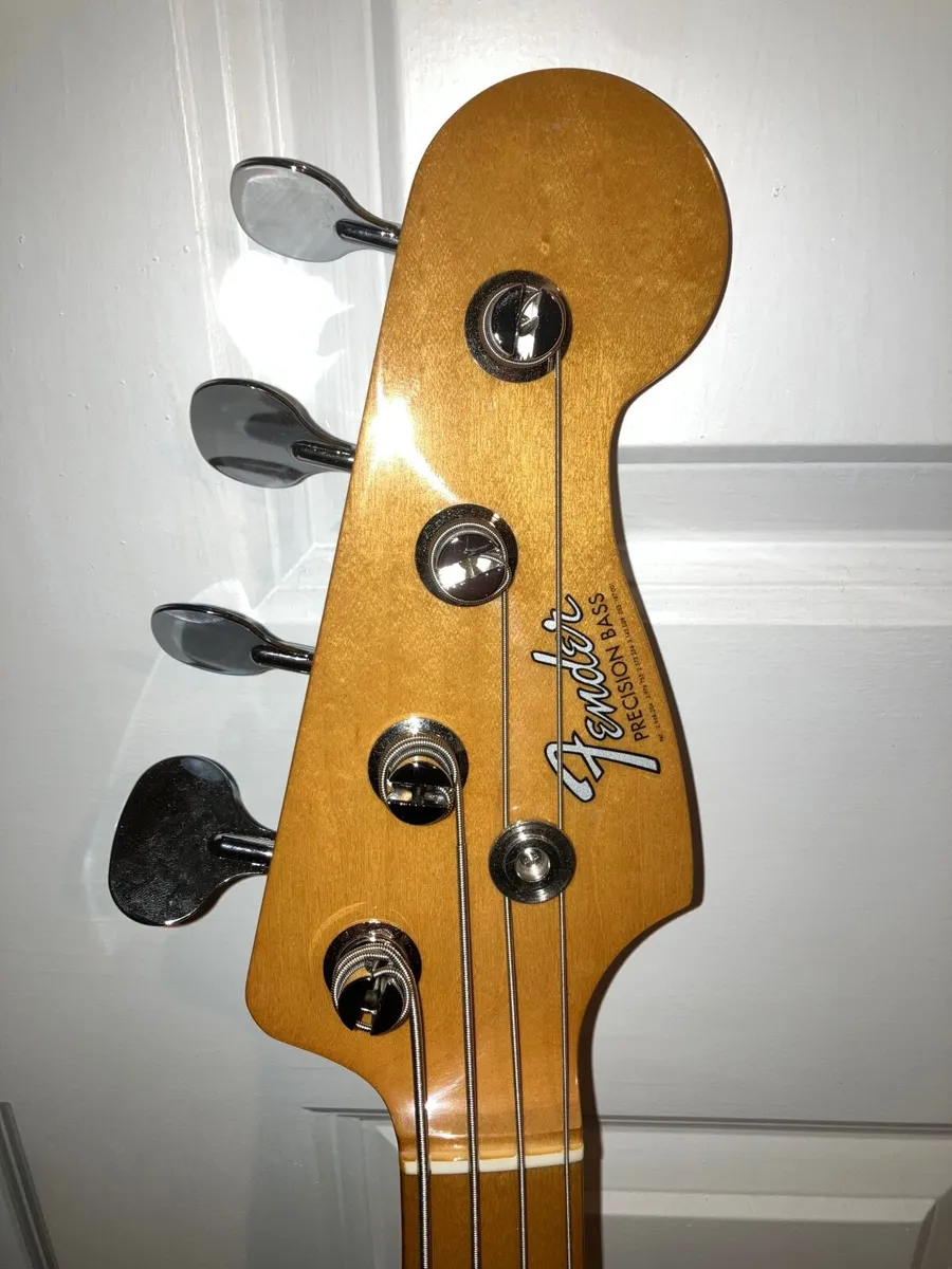 Fender Vintera III 60s P Bass - Image 2