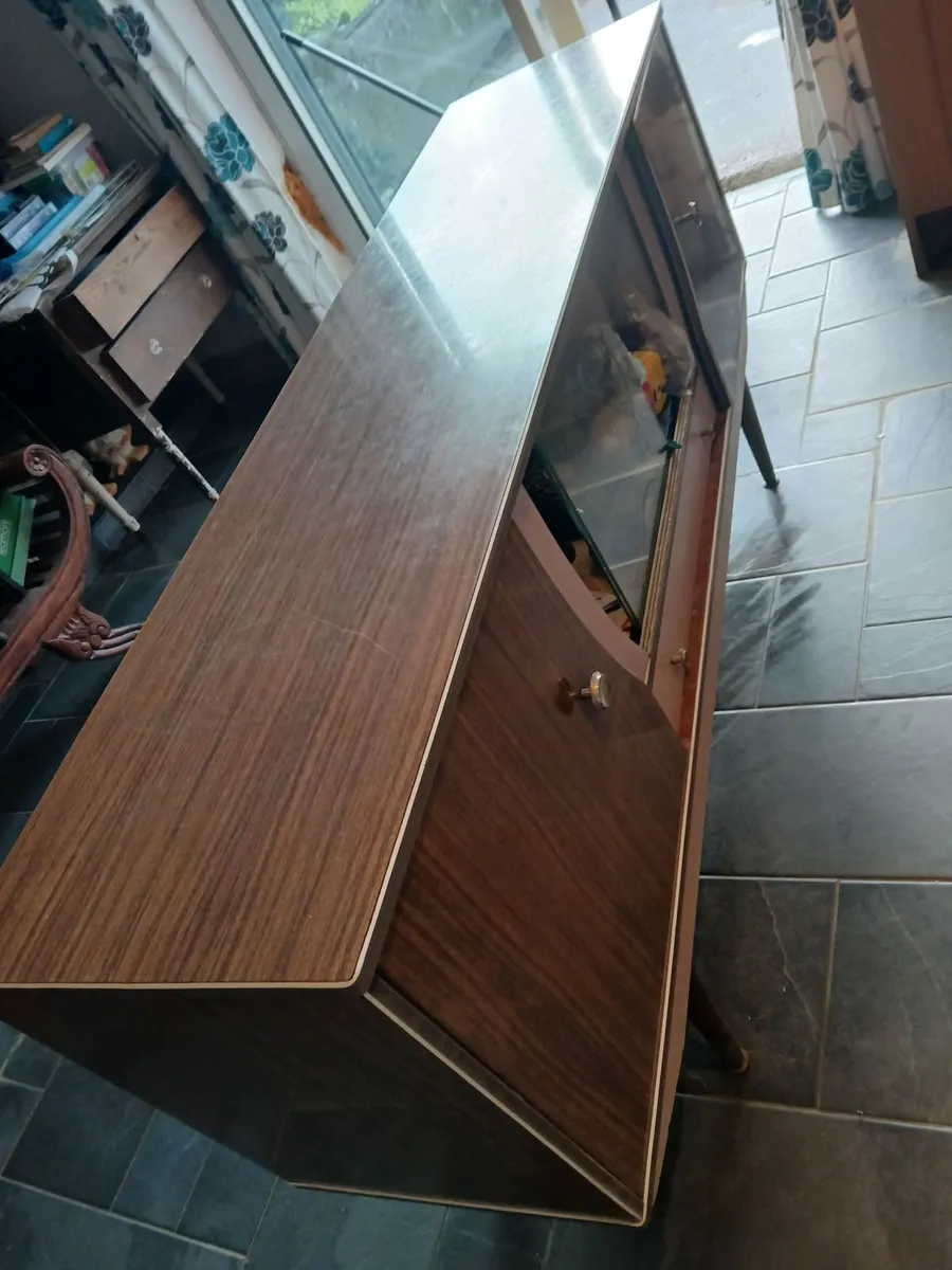Cabinet - Image 1