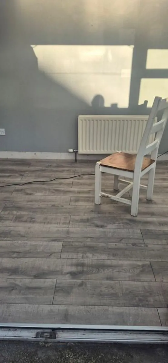 Solid wood table and 4 chairs - Image 4