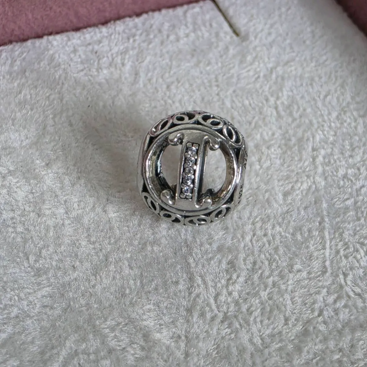 Pandora  vintage charm letter( I) - Image 2