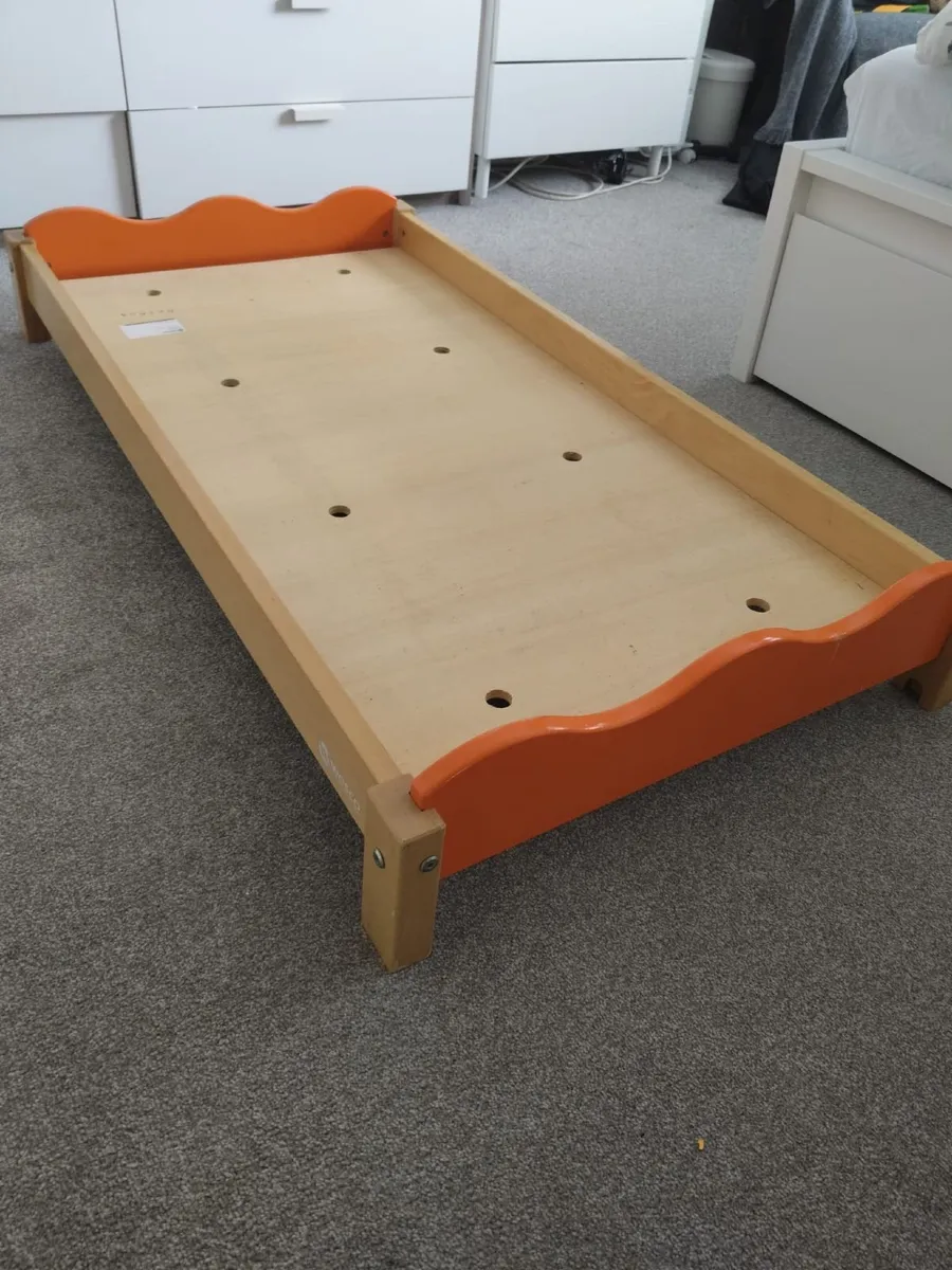 Wooden toddler bed - Image 1