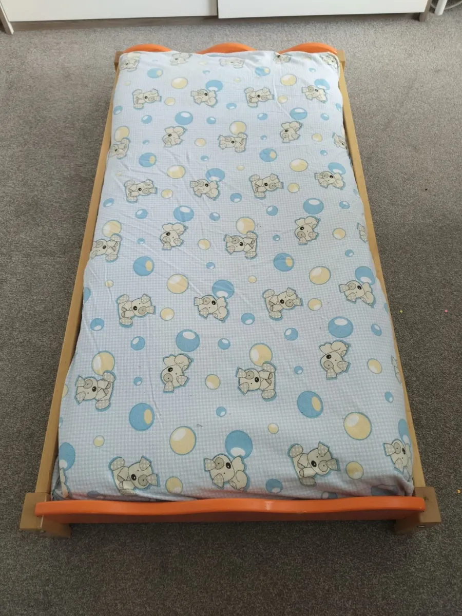 Wooden toddler bed - Image 4