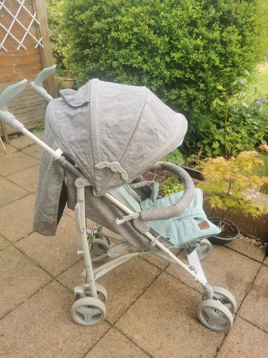 Umbrella stroller - Image 1