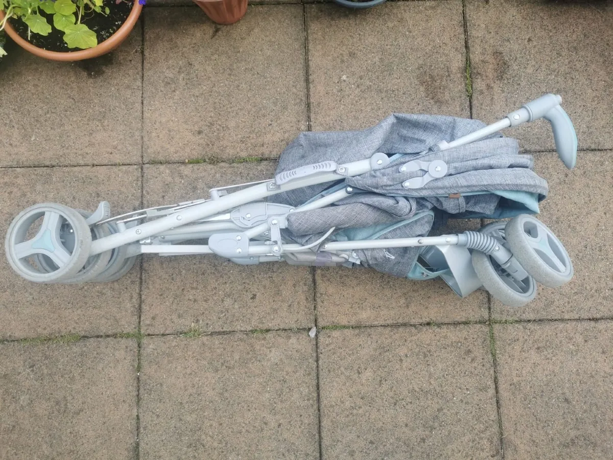 Umbrella stroller - Image 3