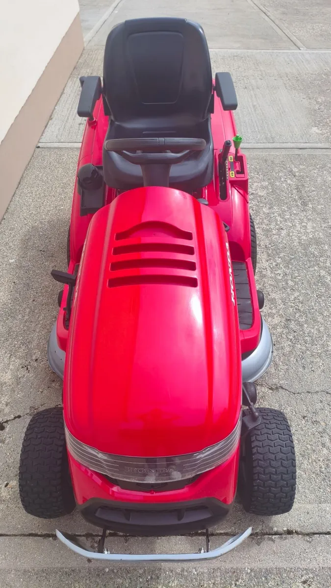 Honda 2417 Ride On Lawnmower - Image 2
