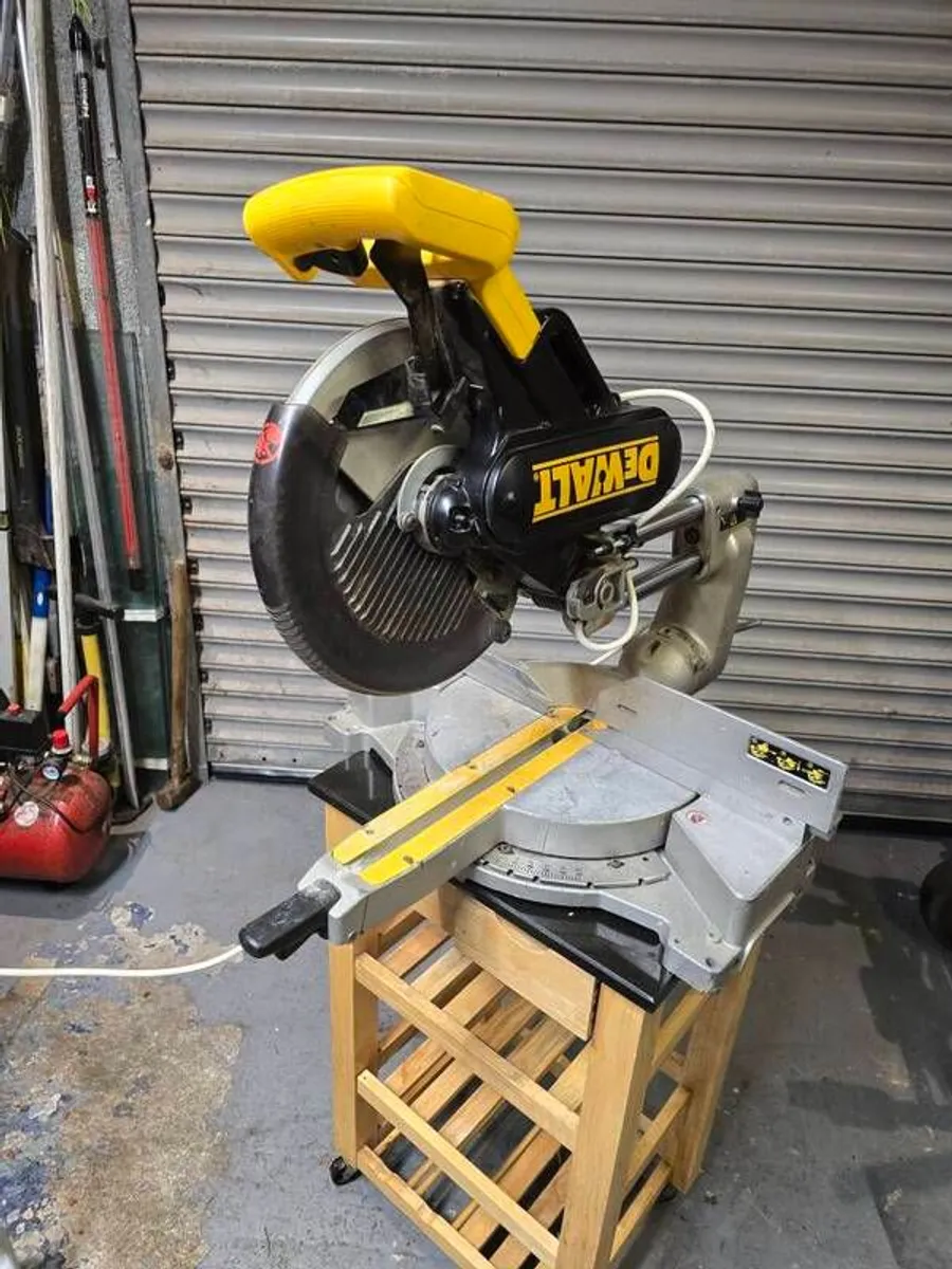 De Walt Saw - Image 1
