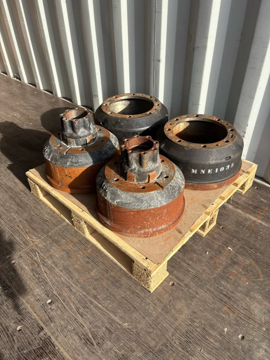 Mercedes 1986 brake drums - Image 1