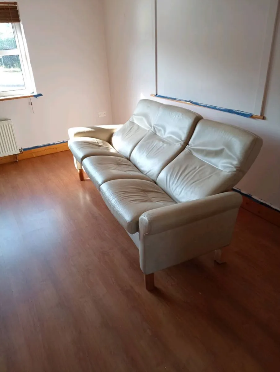 Couch - Image 2