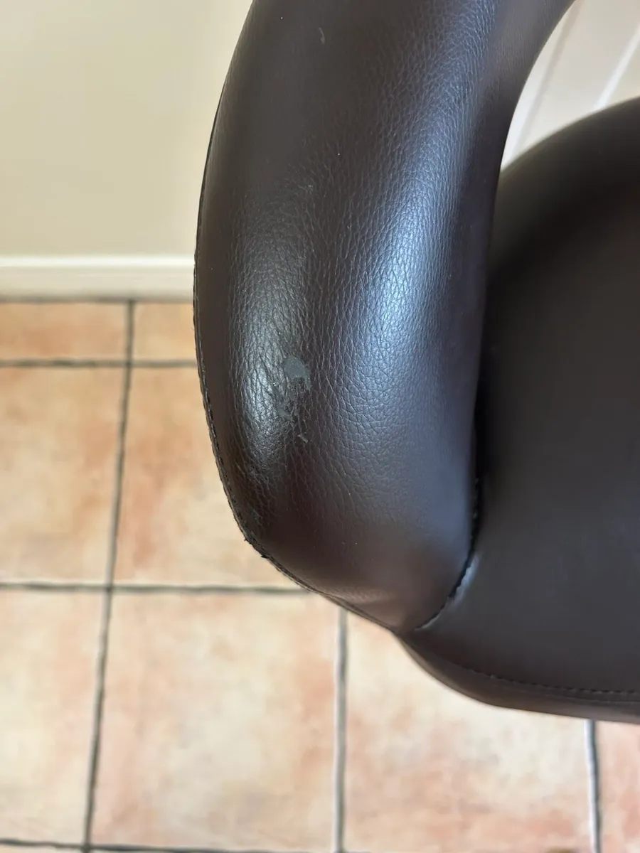 Swivel counter top chairs - Image 2