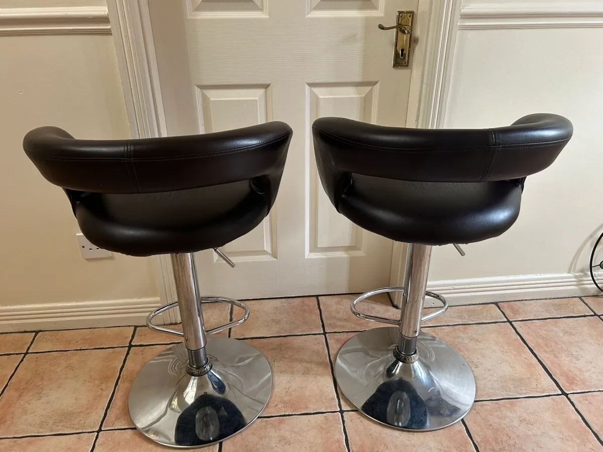 Swivel counter top chairs - Image 3