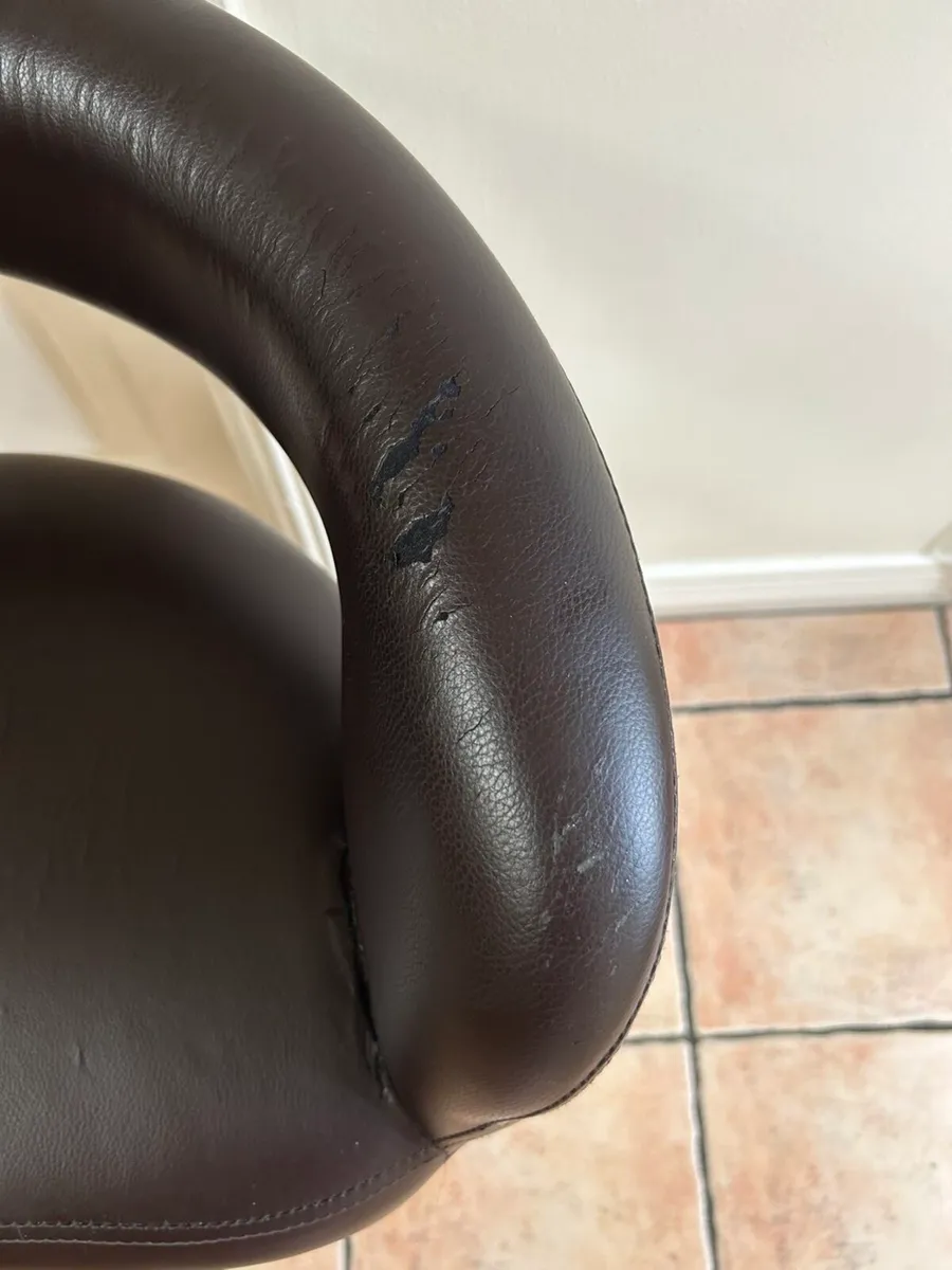 Swivel counter top chairs - Image 4