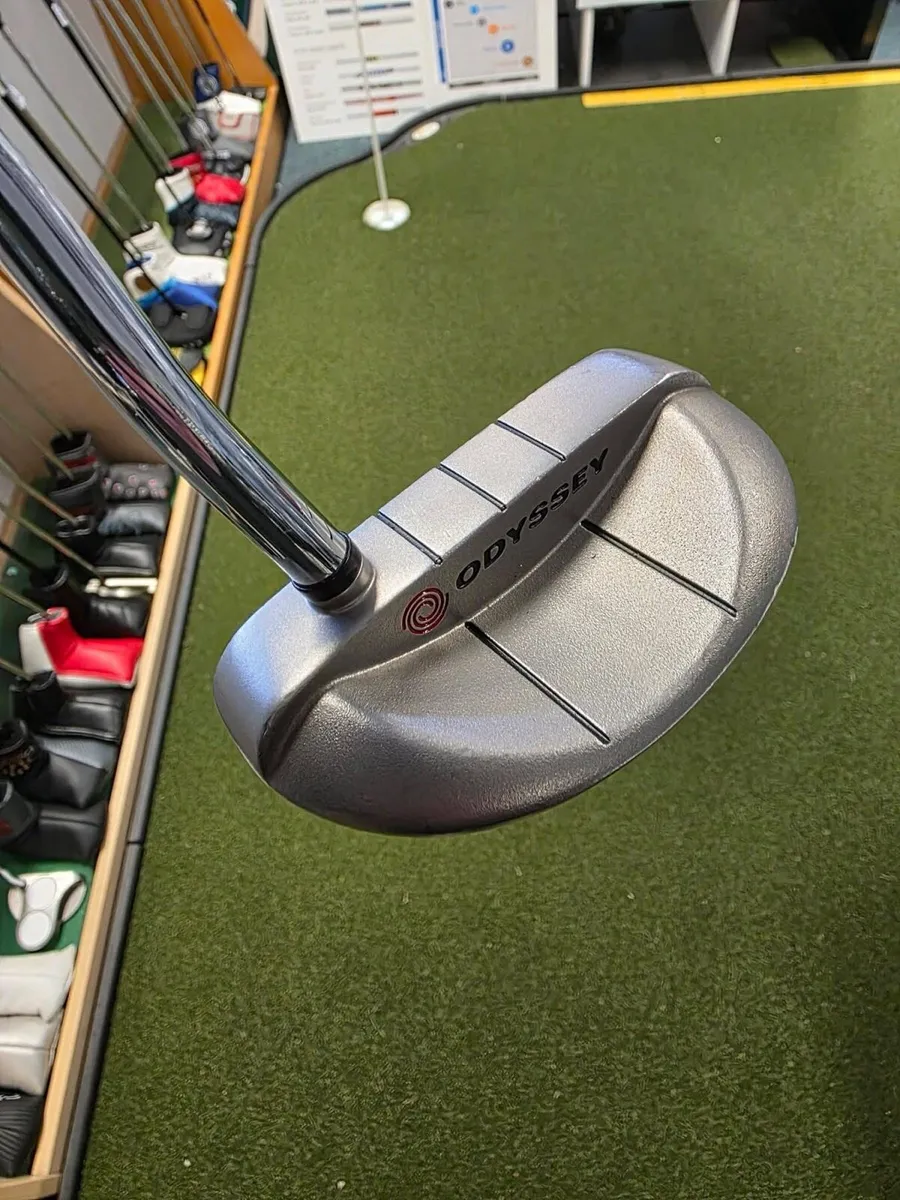 Odyssey White Hot Pro Rossie Putter - Image 2