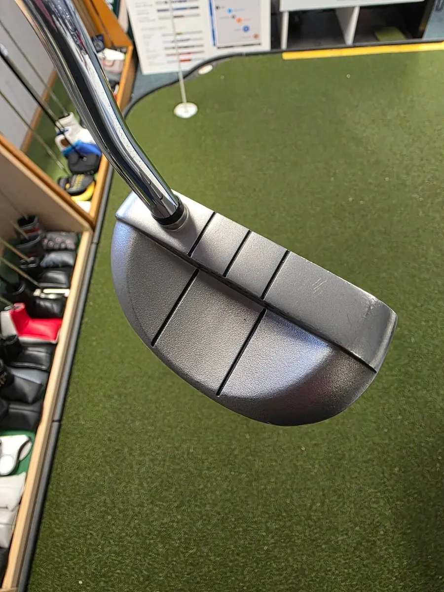 Odyssey White Hot Pro Rossie Putter - Image 3