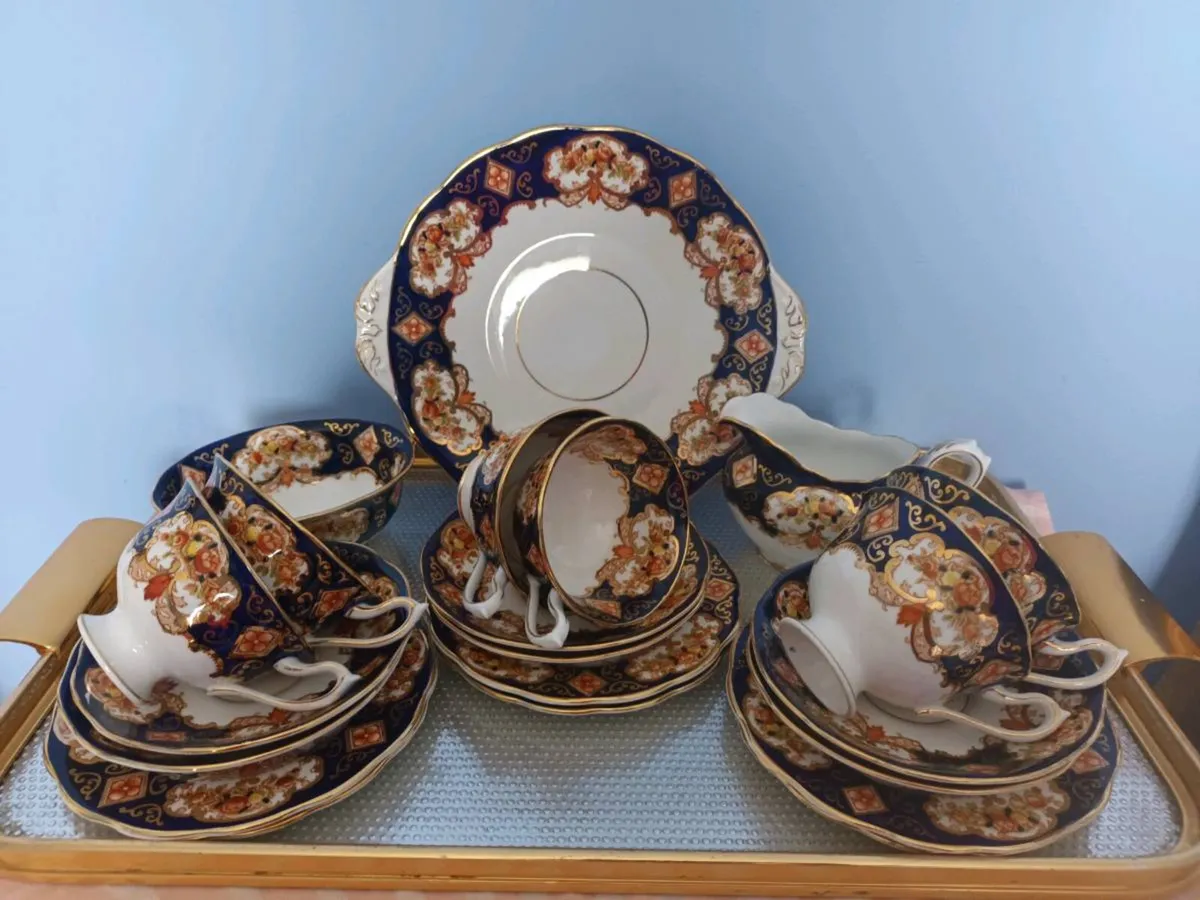 21 piece Royal Albert "HEIRLOOM " China Tea Set. - Image 4