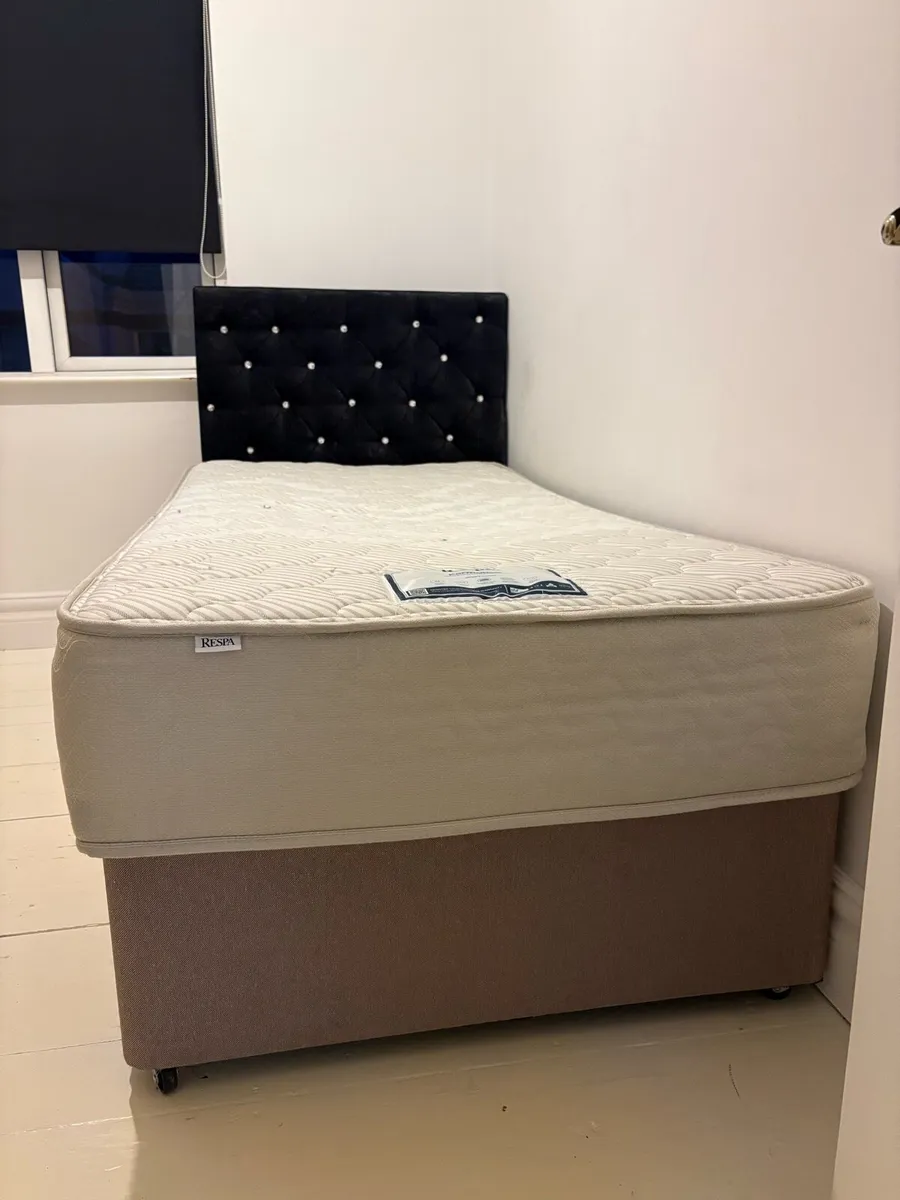 Single bed - Image 1