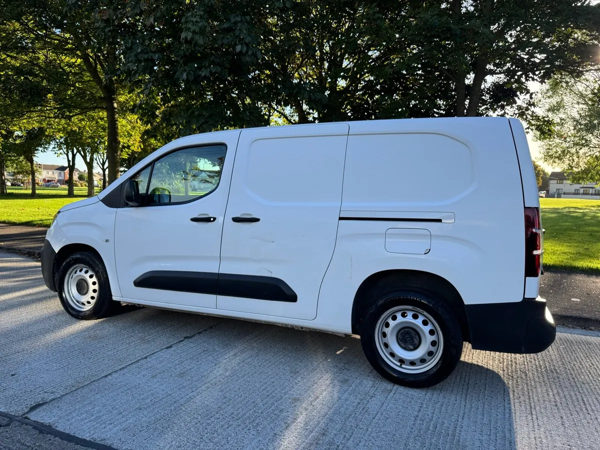 CITROEN BERLINGO -CVRT 09/27 - VAT INVOICE- LOW KM - Image 4