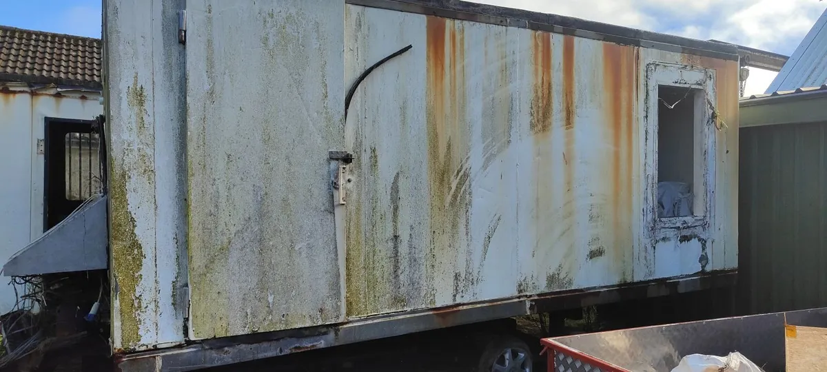 FREE: Insulated Fridge/freezer trailer 20x10 ft - Image 3