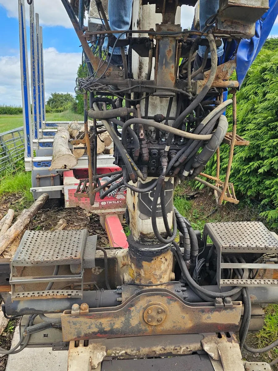Loglift 96 s timber log crane - Image 3