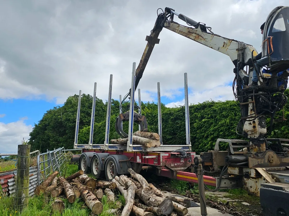 Loglift 96 s timber log crane - Image 4