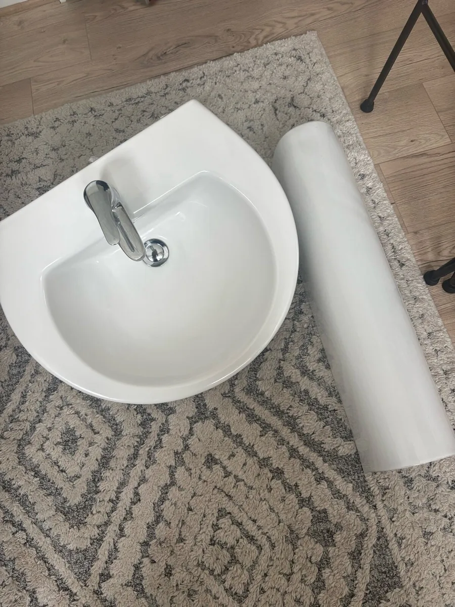 Sonas Pedestal Sink