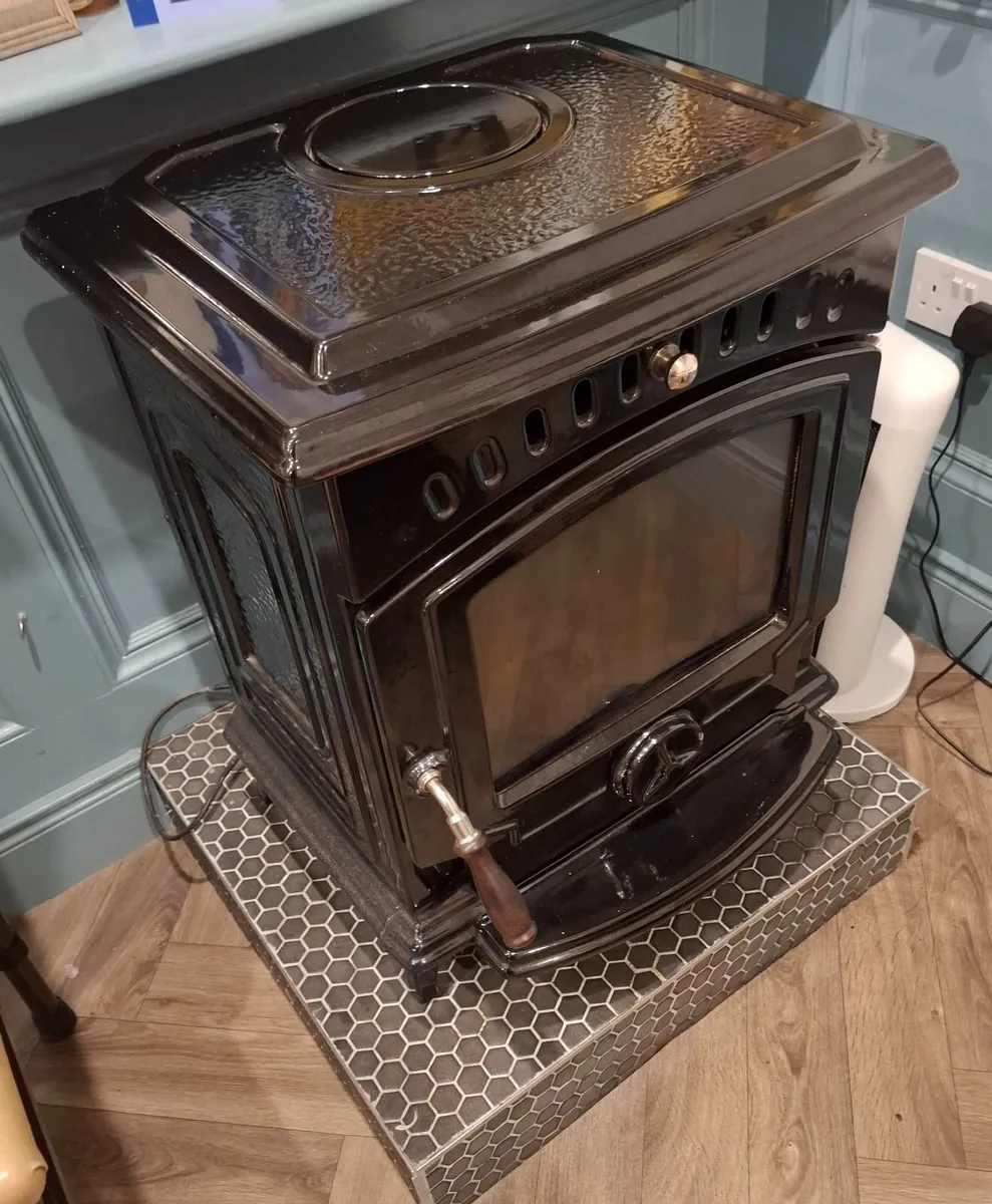 Stanley Tara Oil Stove - With Back Boiler - Image 2