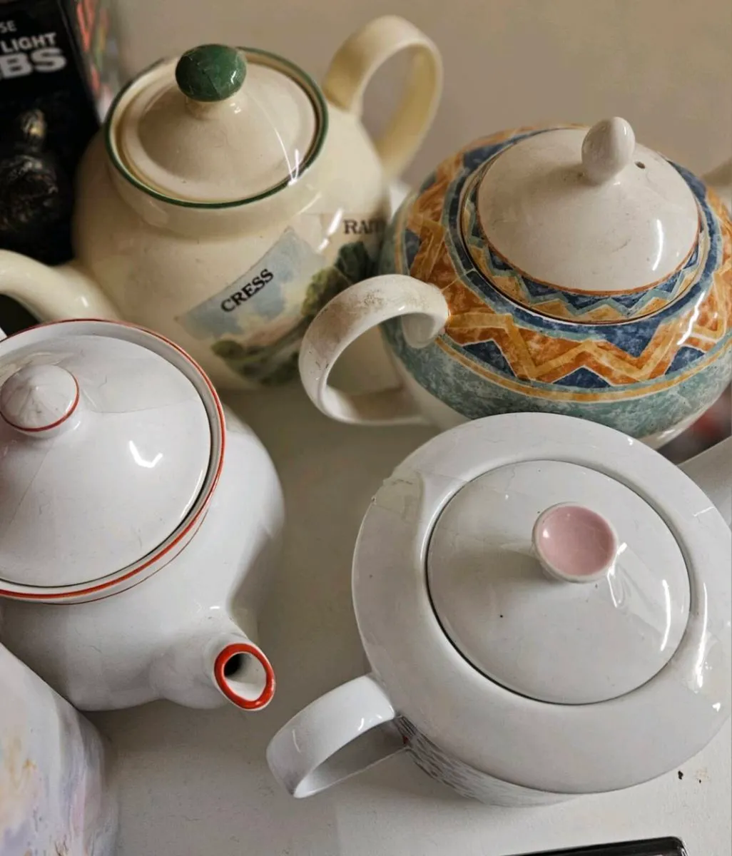 5 Teapots - Image 2