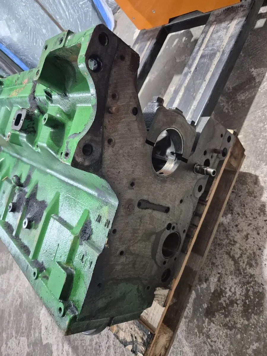 John Deere engine block - Image 2