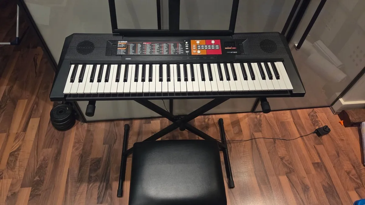 Yamaha PSR-F51 Keyboard - Image 1