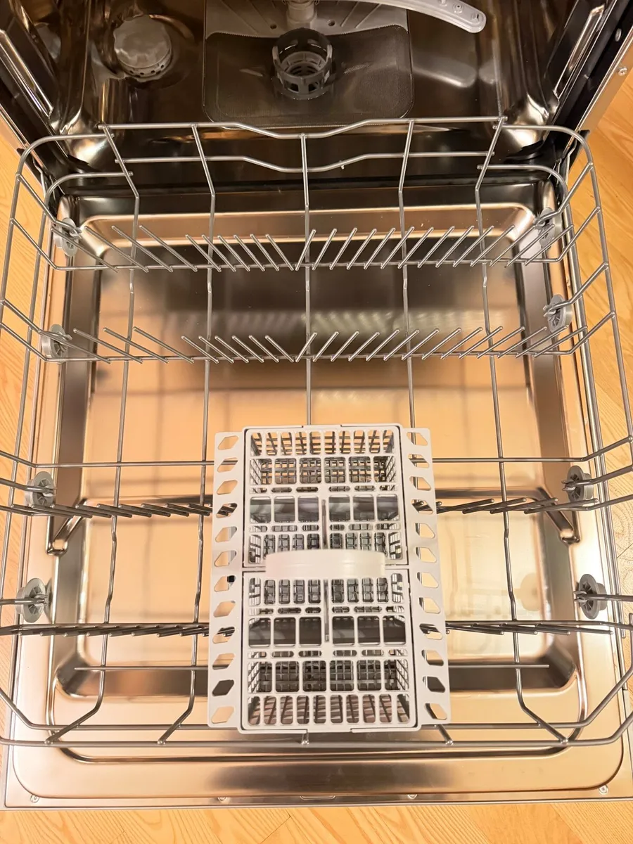 Hotpoint Inverter Dishwasher - Image 2