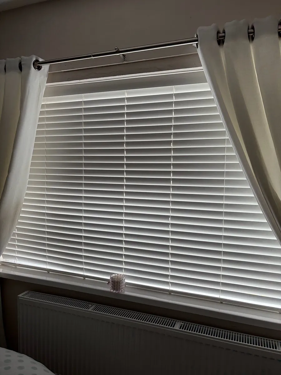 Venetian Blinds - Image 1