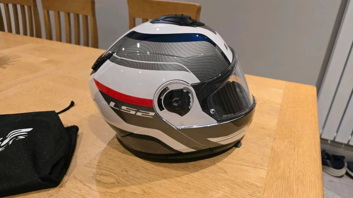 LS2 FF908 Modular Helmet BRAND NEW - Image 3