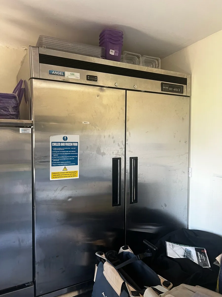 Double door commercial fridge - Image 1
