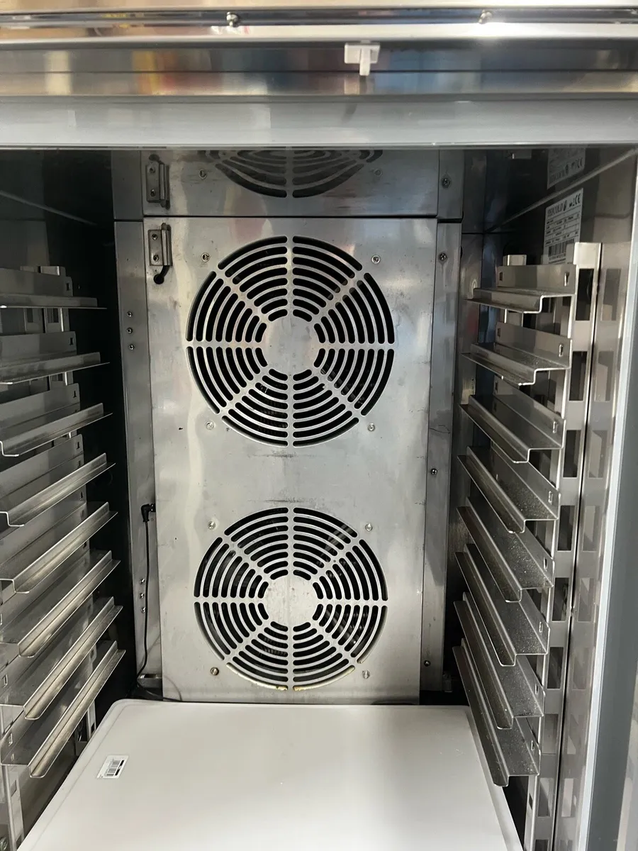 10 grid Blast chiller (needs gas) - Image 2