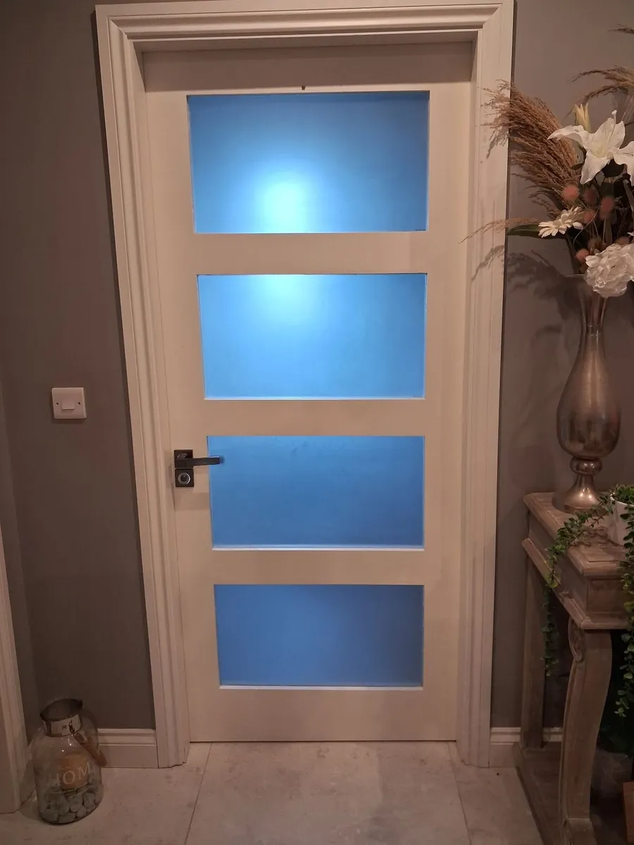 5 internal  white doors - Image 1