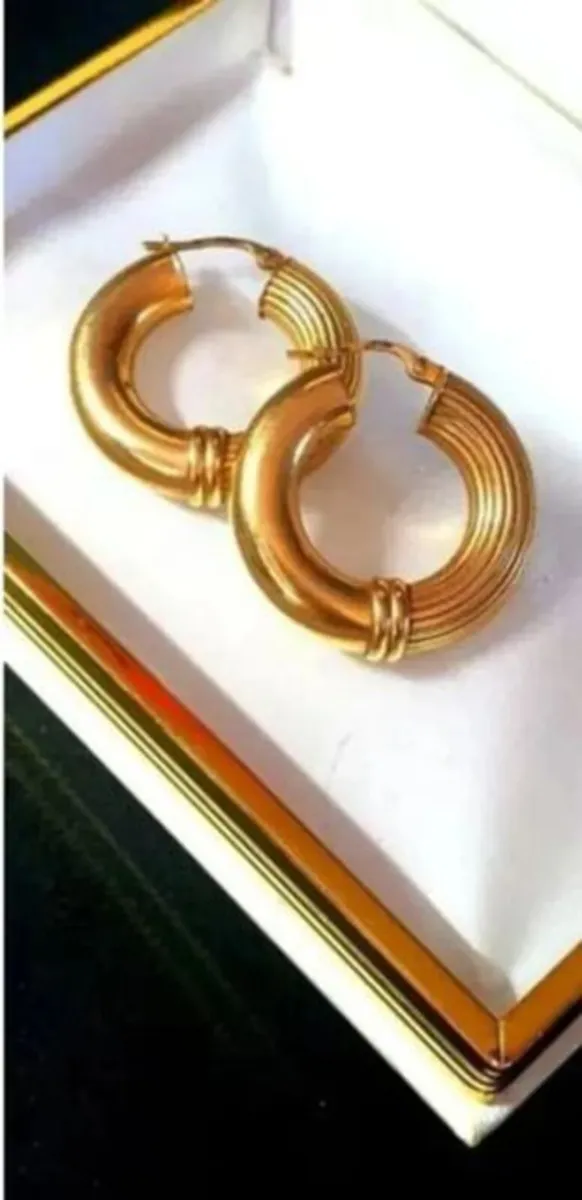 Vintage 9ct Gold Hallmarked Chunky Earrings - Image 2