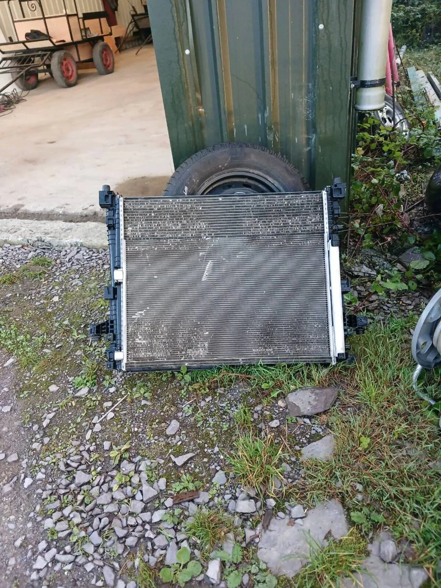 Renault traffic radiator - Image 1