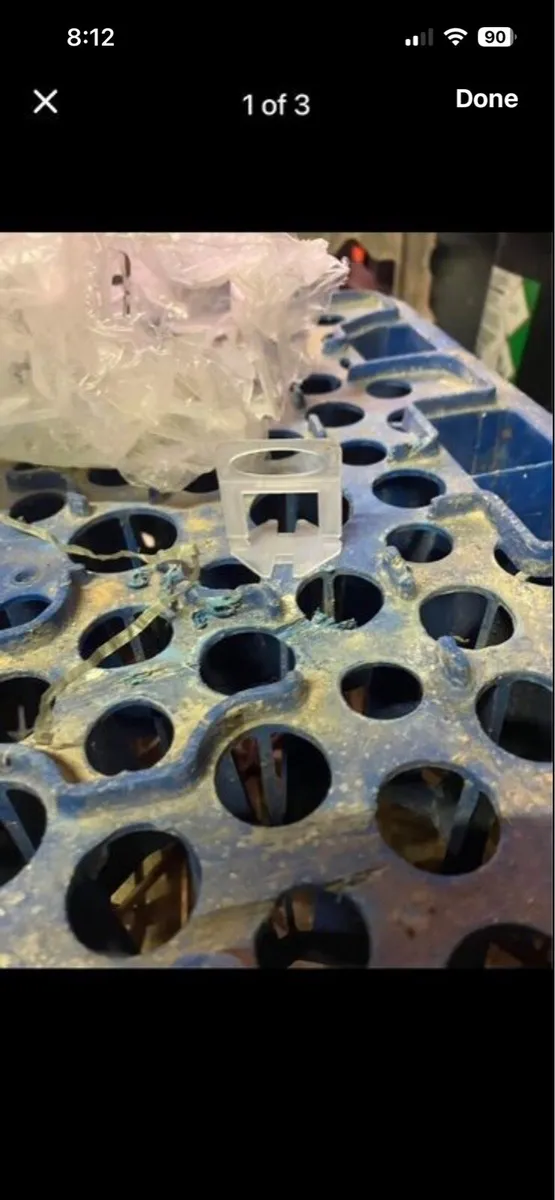 3 mm tile spacers.   1800 of them. - Image 1