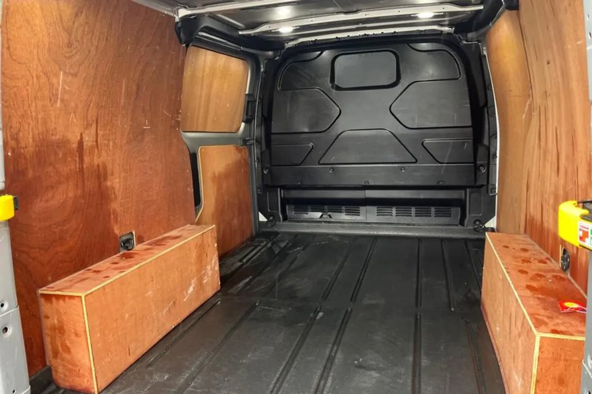 Ford Transit Custom 320 L1  FWD 2.0 EcoBlue 185ps - Image 4