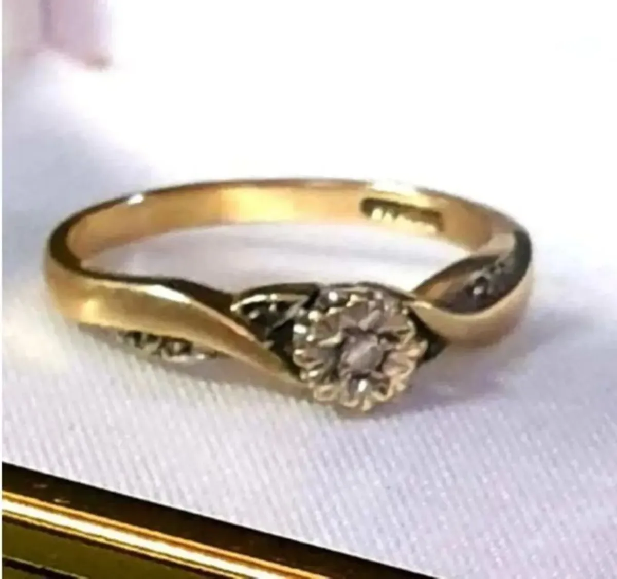 Vintage Hallmarked 9ct Gold Diamond Ring - Image 1