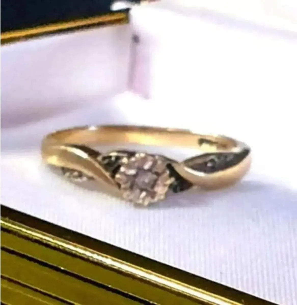 Vintage Hallmarked 9ct Gold Diamond Ring - Image 2
