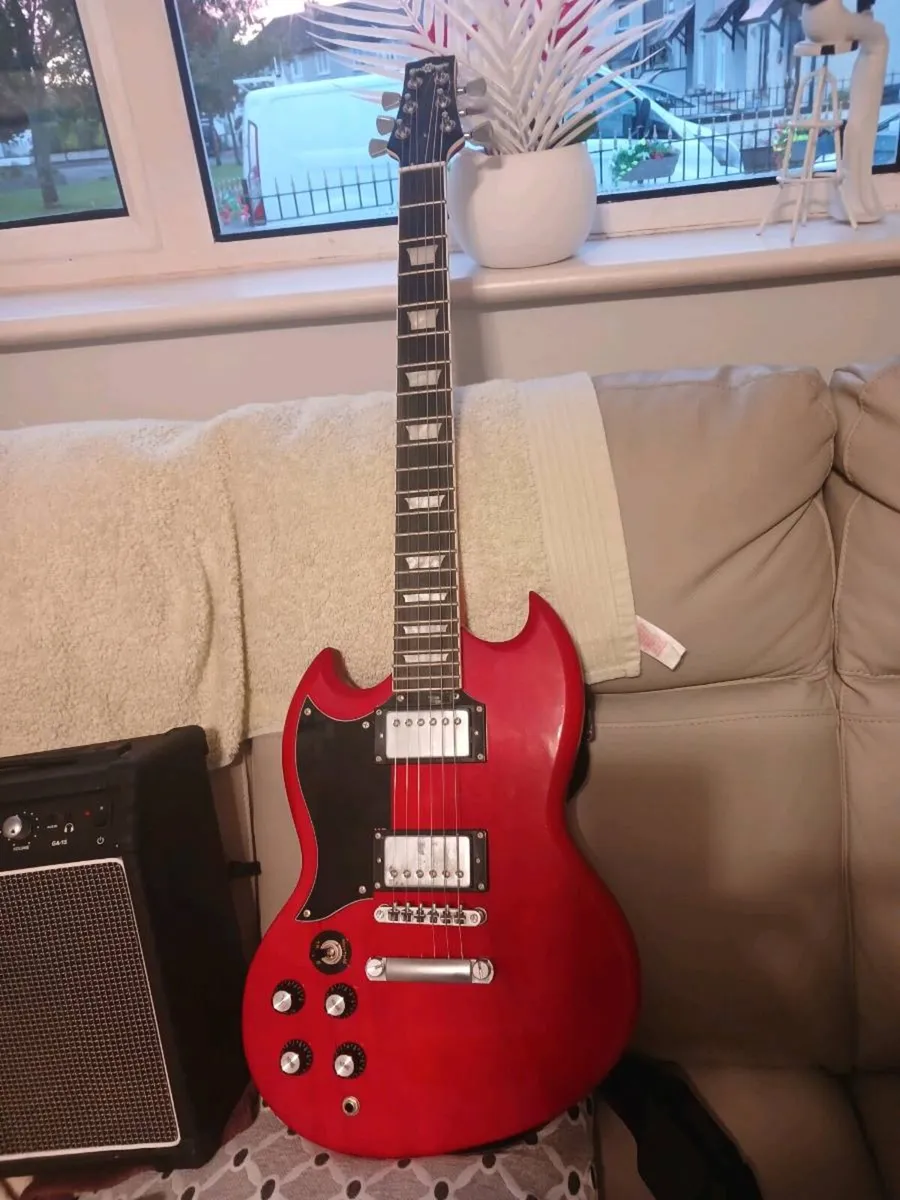 Electric guitar 🎸 - Image 1