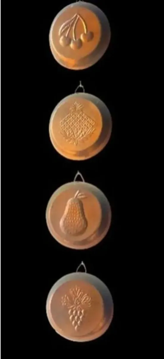 Set of 4 Vintage Fruit Moulds - Image 1