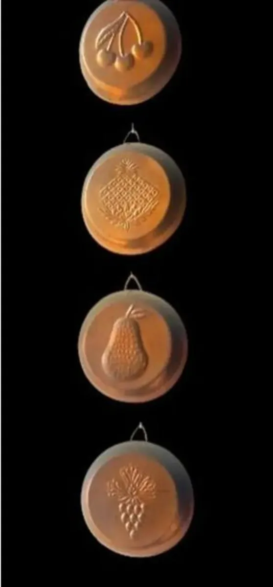Set of 4 Vintage Fruit Moulds - Image 3