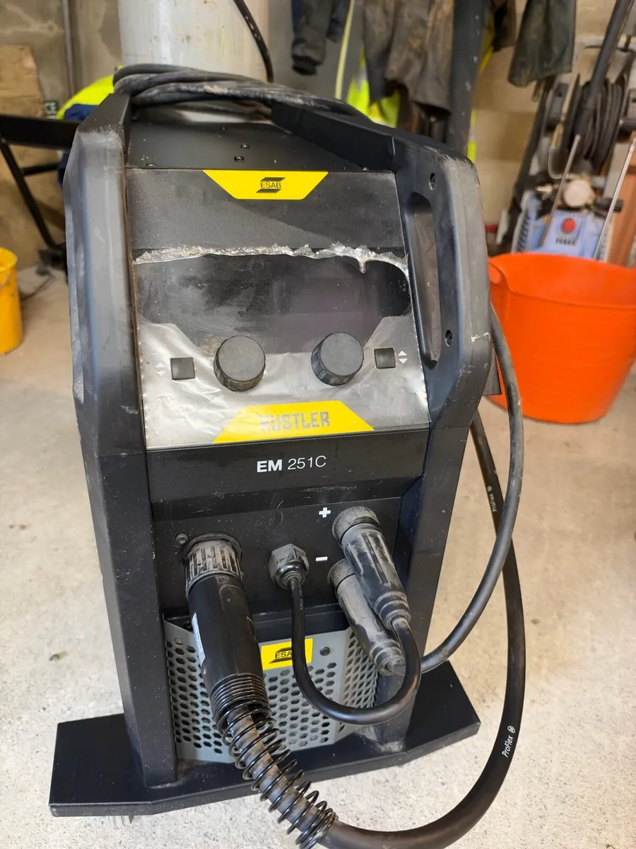 MIG WELDER, ESAB RUSTLER EM 251C - Image 2