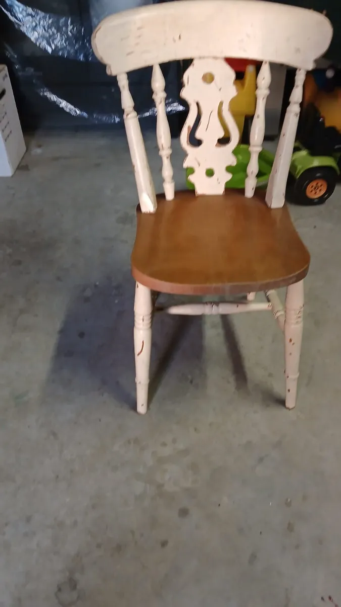 Table & chairs - Image 4