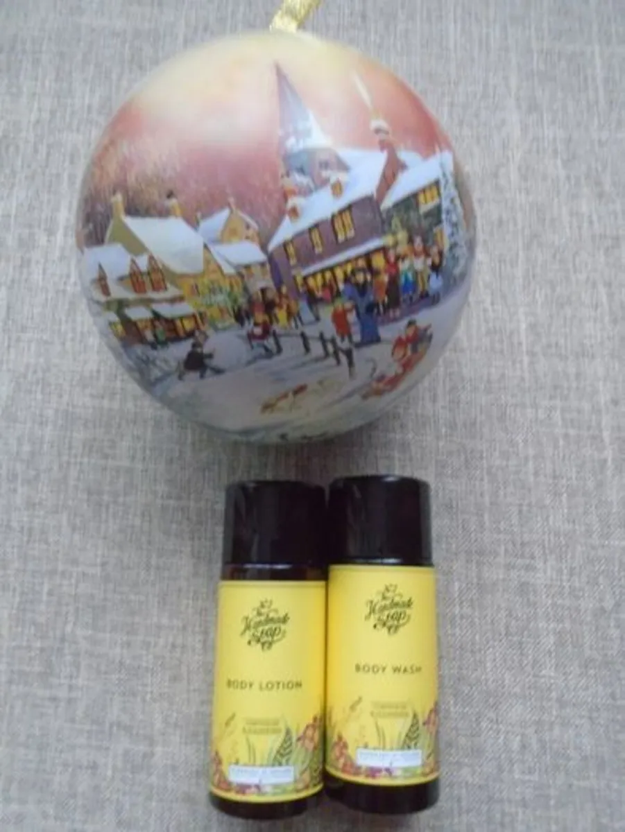 Christmas bauble gift, Shower gel/body lotion, - Image 1