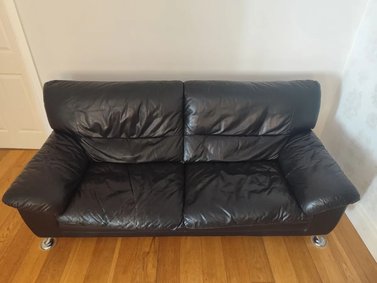 Leather couches - Image 3