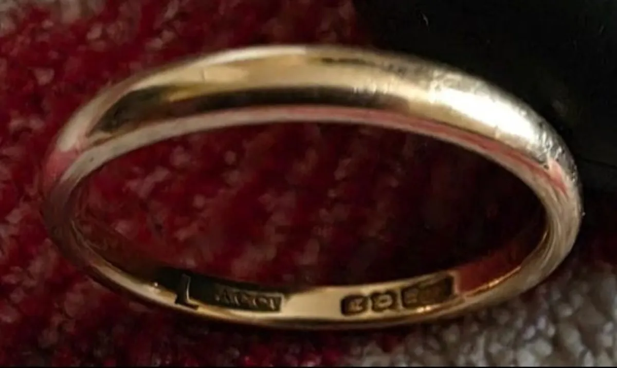 1910 18ct  Victorian wedding Ring - Image 1