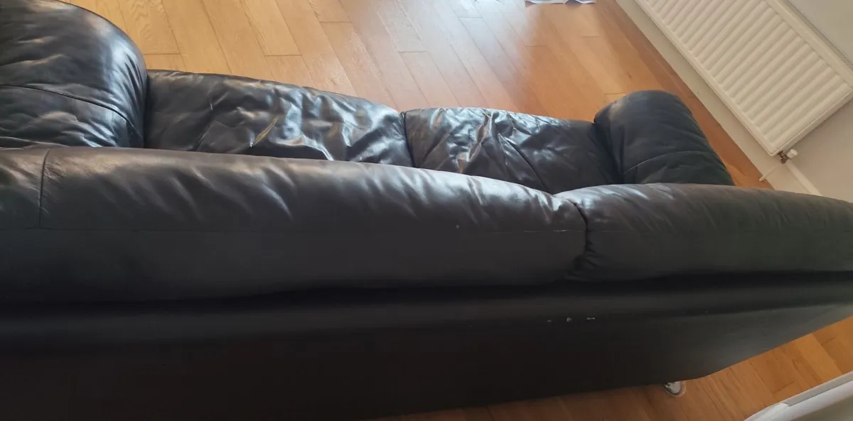 Leather couches - Image 4